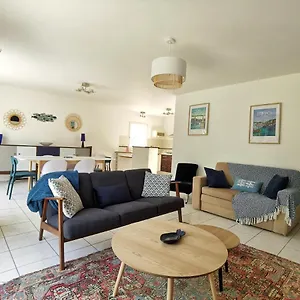 De Kerninon. Maison Lumineuse Entre Terre Et Hébergement de vacances Ploulech